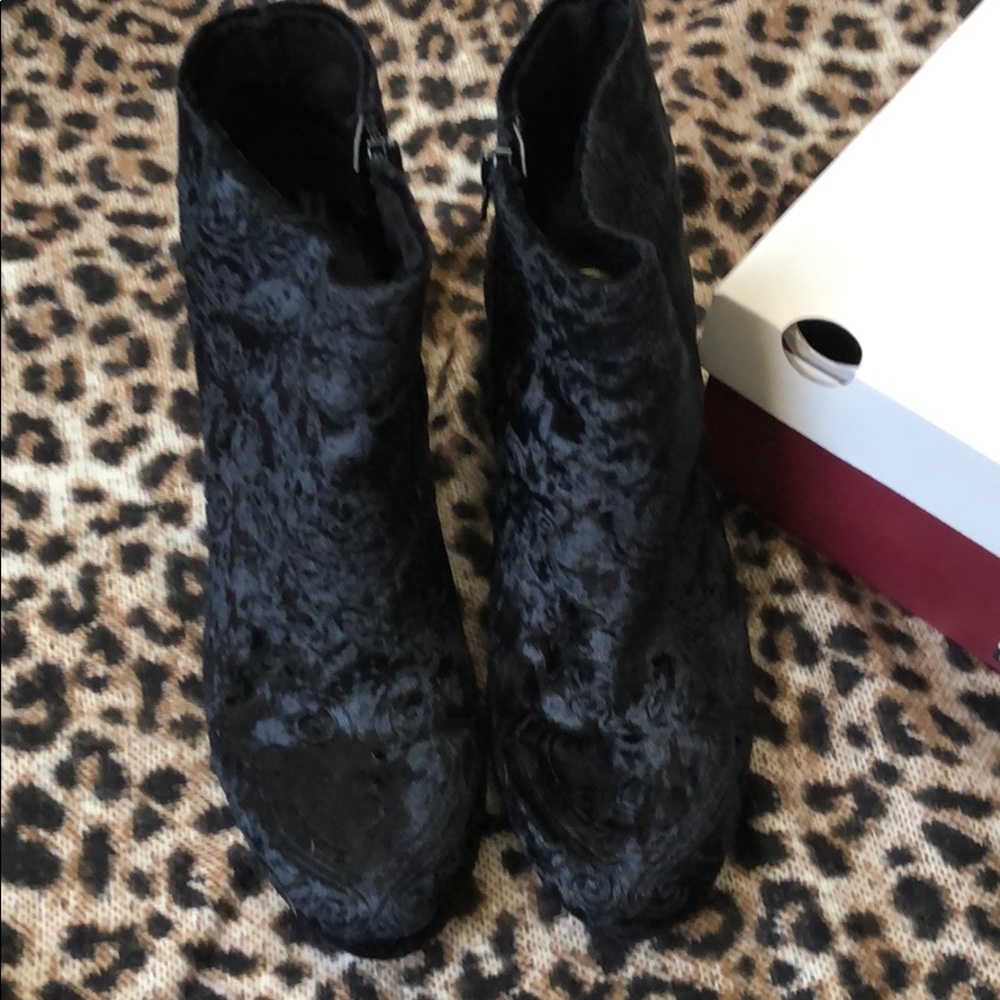 Velvet booties